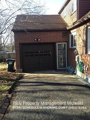 4th image of 2458 Lynn Ave