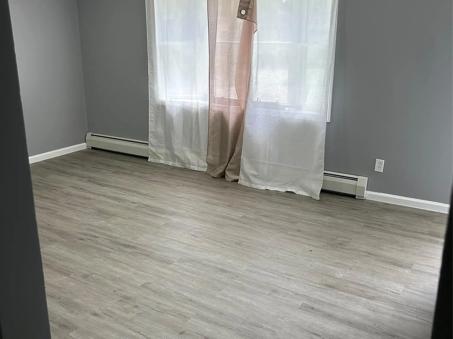4 bed, 2.0 bath, 1152 sqft, $4,300 — Photo 4