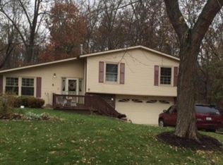 706 Forest Park Dr, Dixon, IL 61021