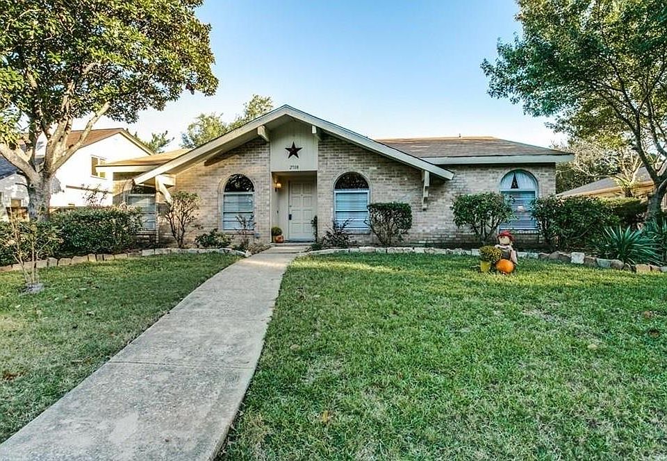 1st image of 2708 Oak Grove Dr