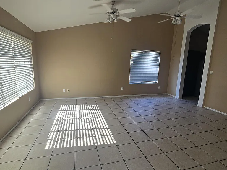 1541 S 34th Ave — Photo 2