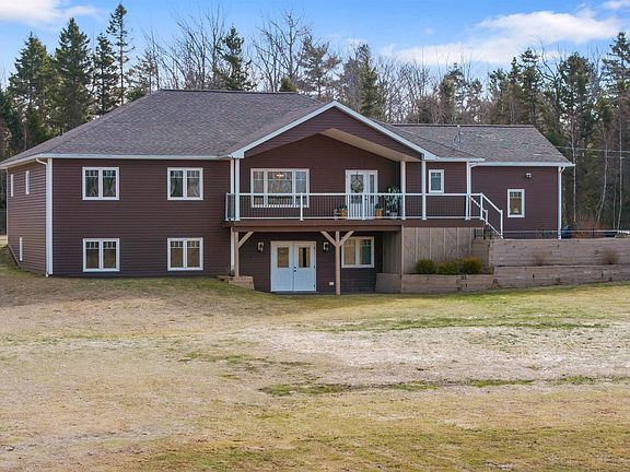 3rd image of 4288 Gairloch Rd