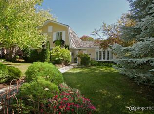 622 Paradise Ln, Libertyville, IL 60048