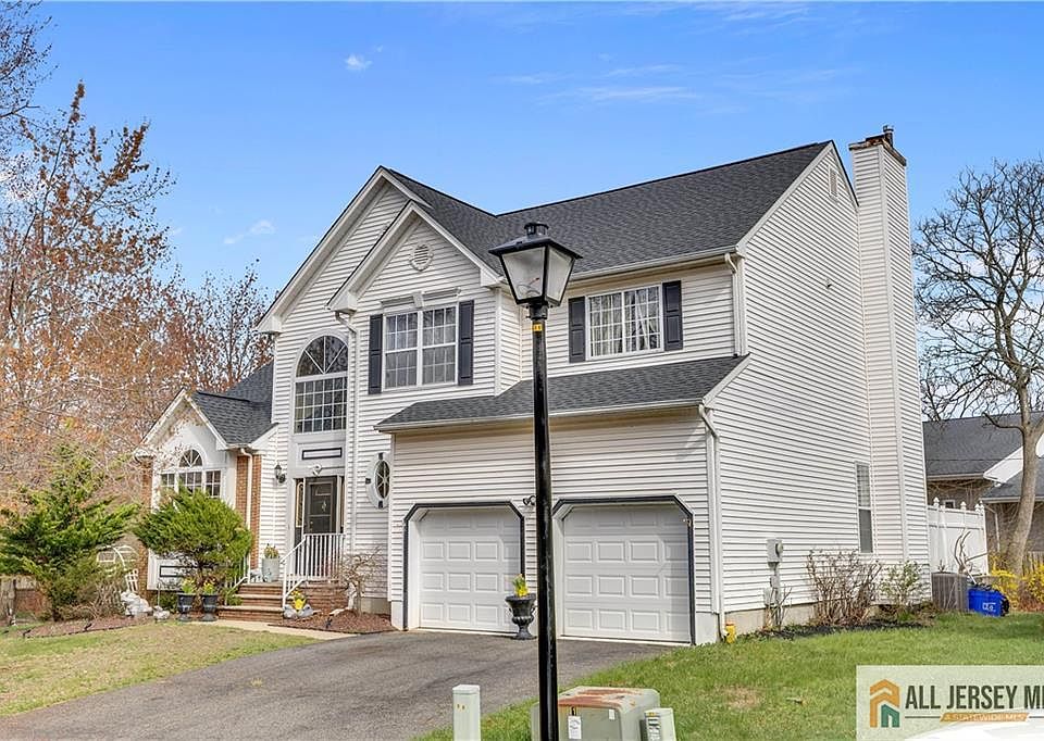 1st image of 4 Heritage Dr