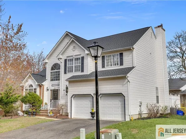 4 Heritage Dr, South River, NJ 08882