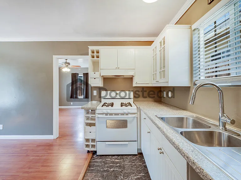 404 Hawthorne St #B — Photo 3