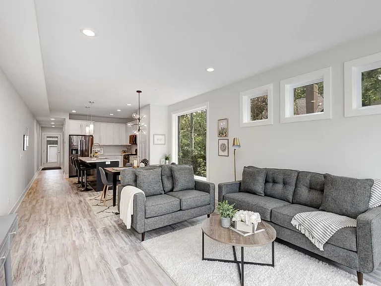 2421 2nd St NE — Photo 4