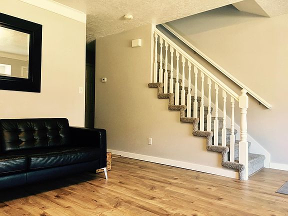 family room (level 1)