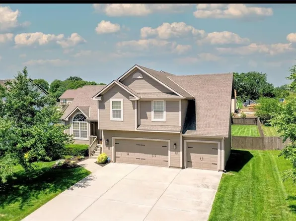 502 River Birch Rd, Raymore, MO 64083