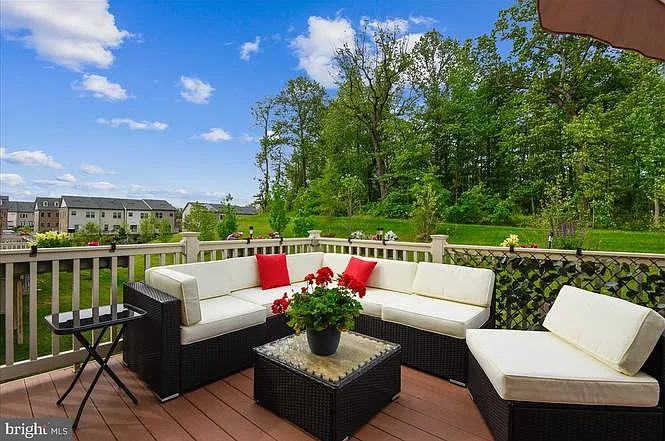 4 bed, 3.5 bath, 2320 sqft, $3,600 — Photo 3