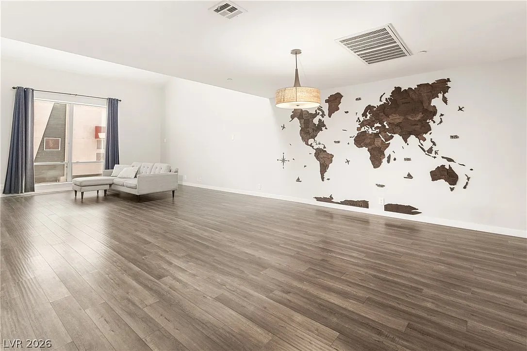2 bed, 2.0 bath, 1877 sqft, $2,023 — Photo 3