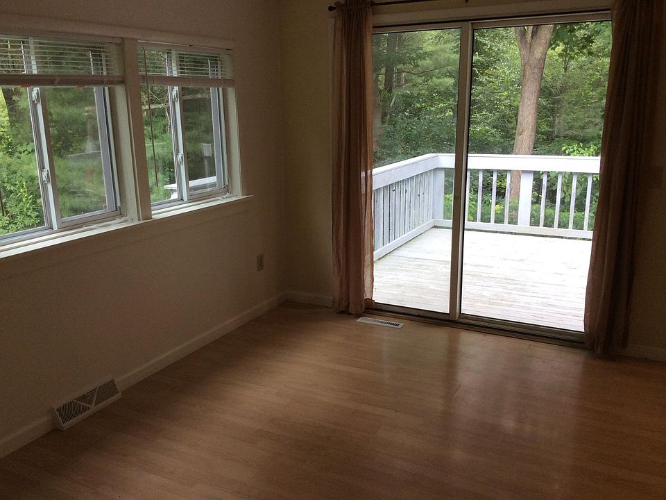 Dining, rear deck