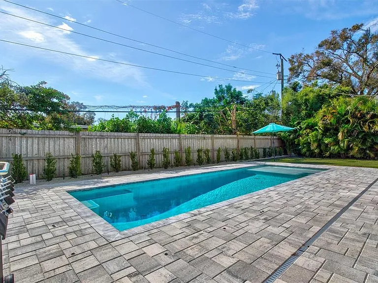 2572 Jefferson Cir — Photo 35