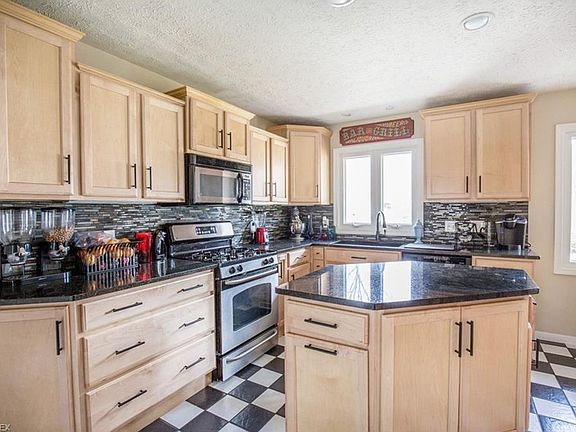 4th image of 788 Squirrel Hill Dr