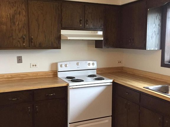 4th image of 16640 Crescent Ave APT 2E