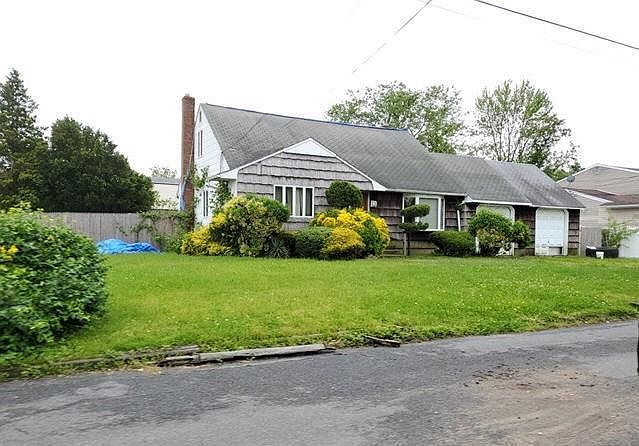 2nd image of 30 Pine Rd
