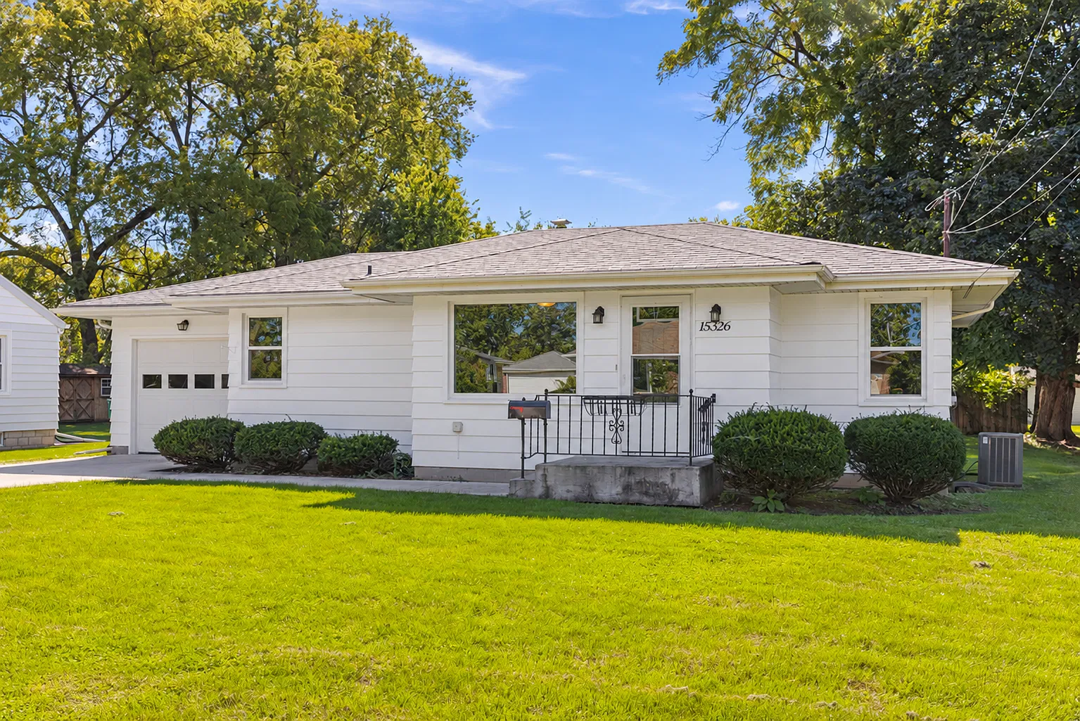 2 bed, 1.5 bath, 1000 sqft, $2,000 — Photo 1