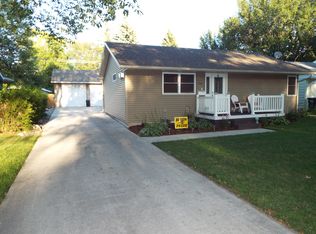 1746 15th St S, Fargo, ND 58103