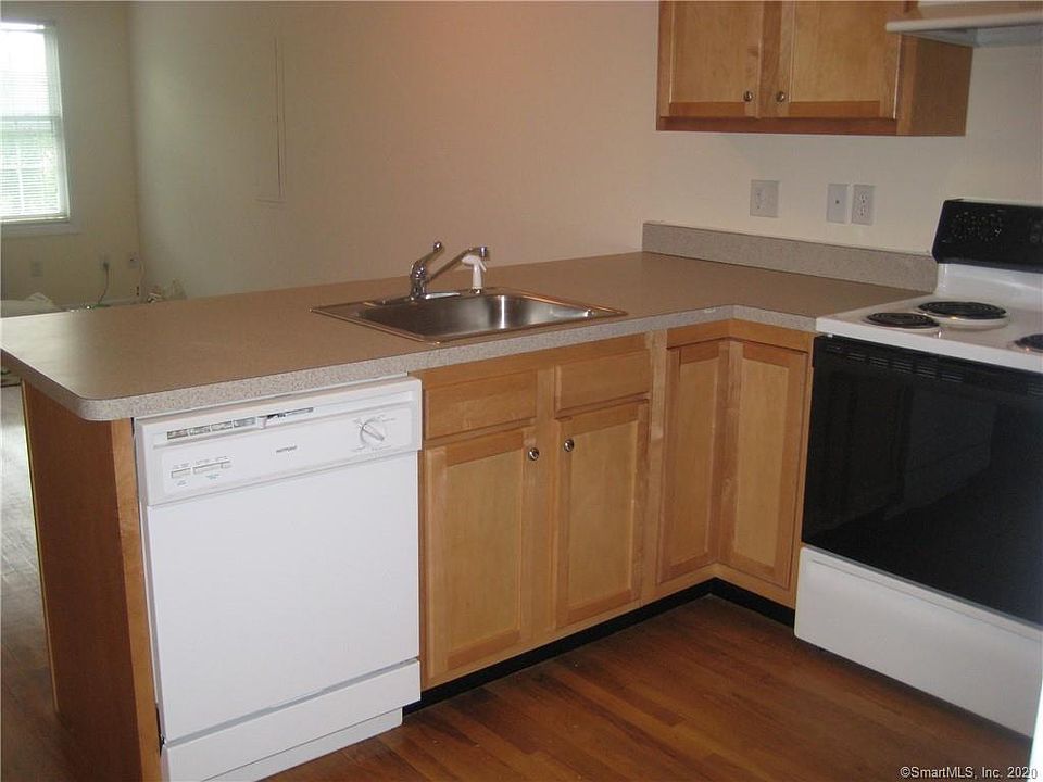 2nd image of 416 Main St #18