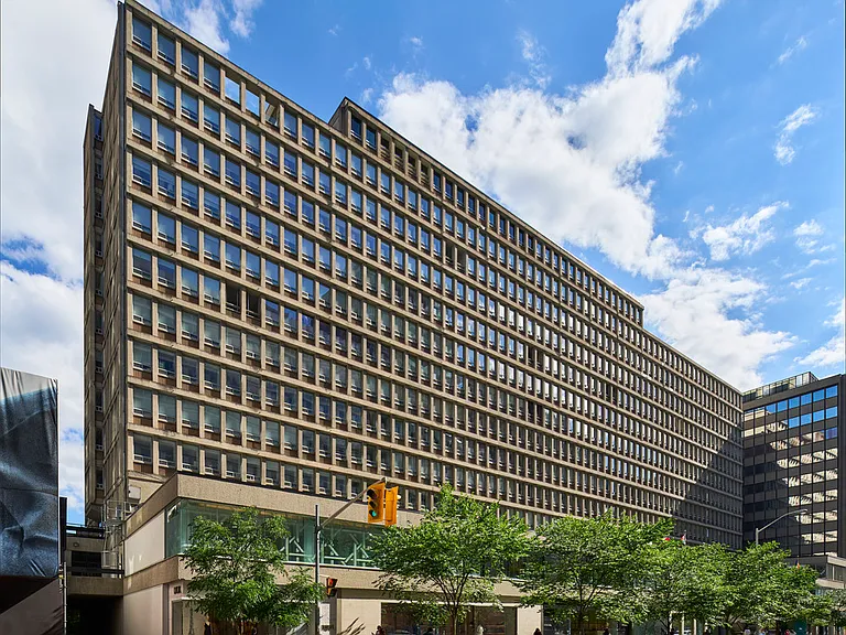 131 Bloor St W — Photo 3