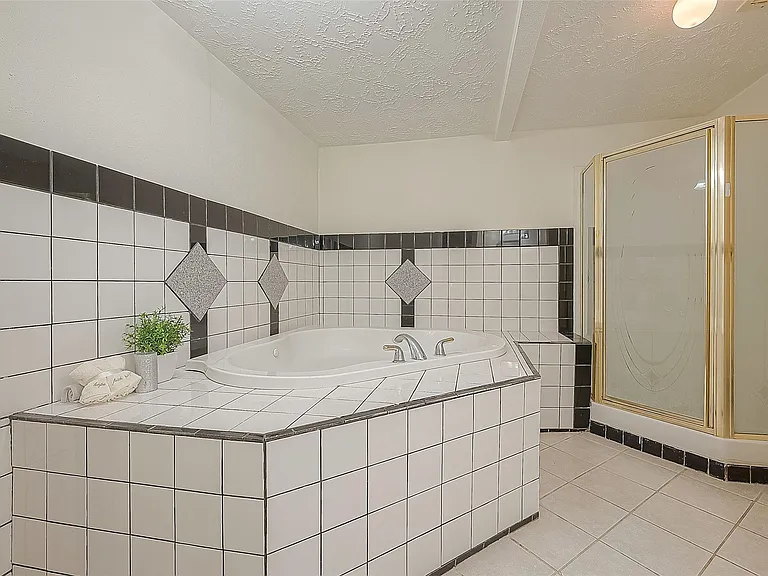 3806 Embarcadero Dr — Photo 35