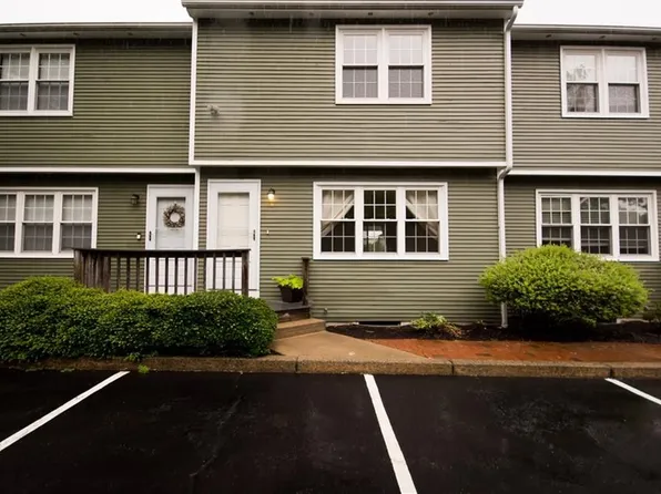 5804 Post Rd APT 8, Warwick, RI 02818