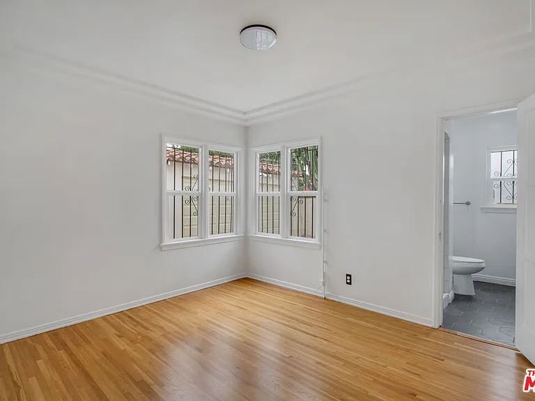 4126 S Bronson Ave — Photo 13