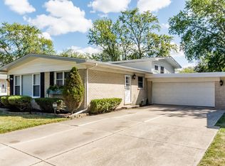 219 W Rainbow Dr, Glenwood, IL 60425