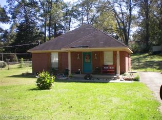 205 Valley Rd, Chickasaw, AL 36611