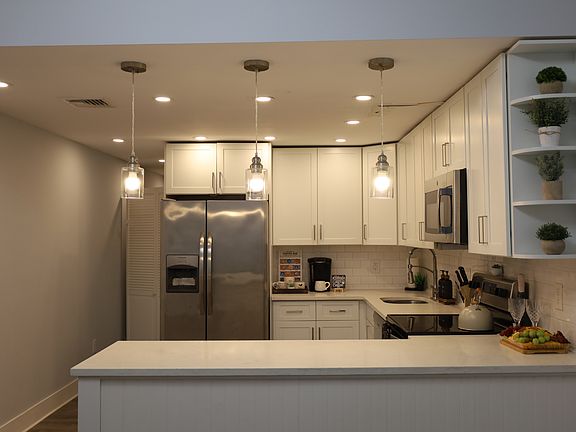 3rd image of 576 Lakes Rd