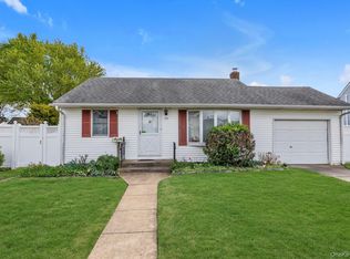 226 Lee Ave, Hicksville, NY 11801