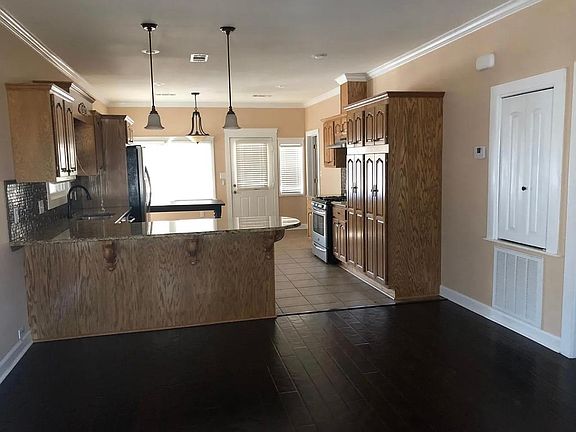 2nd image of 2403 W 2nd St