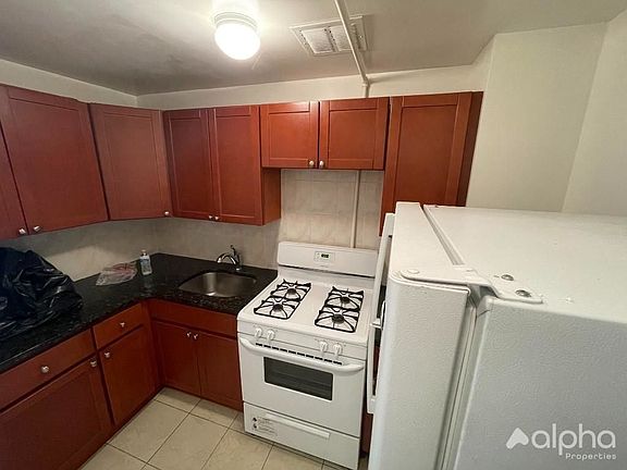 5th image of 125 Elizabeth St #1B