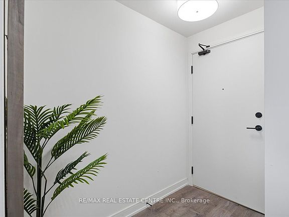 4th image of 8010 Derry Rd W #503