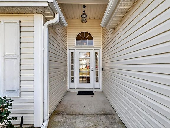 2nd image of 1932 Alistar Ct