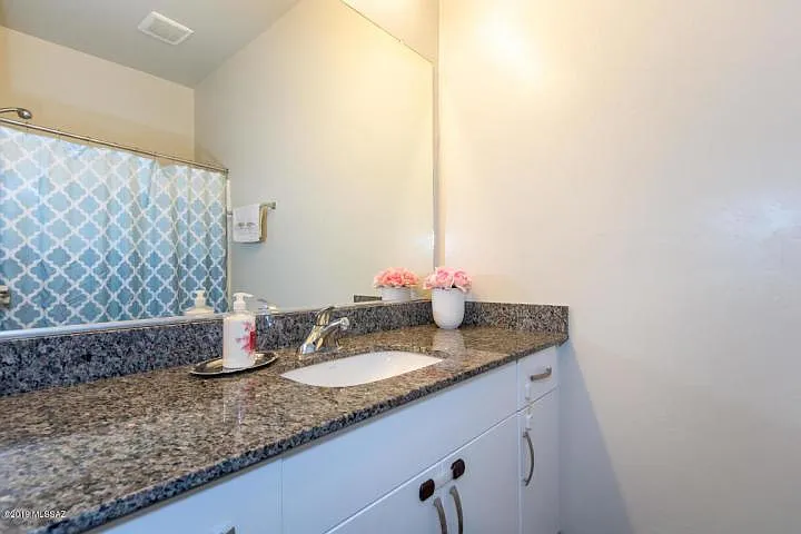 933 E Park Modern Dr — Photo 5