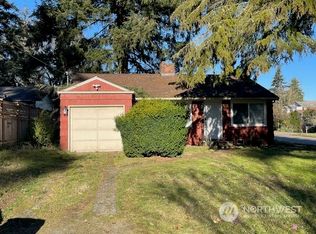 922 NE 117th St, Seattle, WA 98125