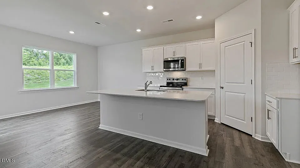 3 bed, 2.5 bath, 1749 sqft, $1,895 — Photo 4