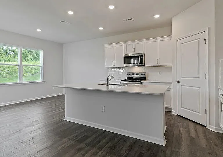 228 Chapel St — Photo 4
