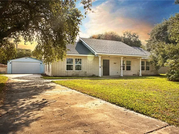 1045 S Saunders St, Aransas Pass, TX 78336