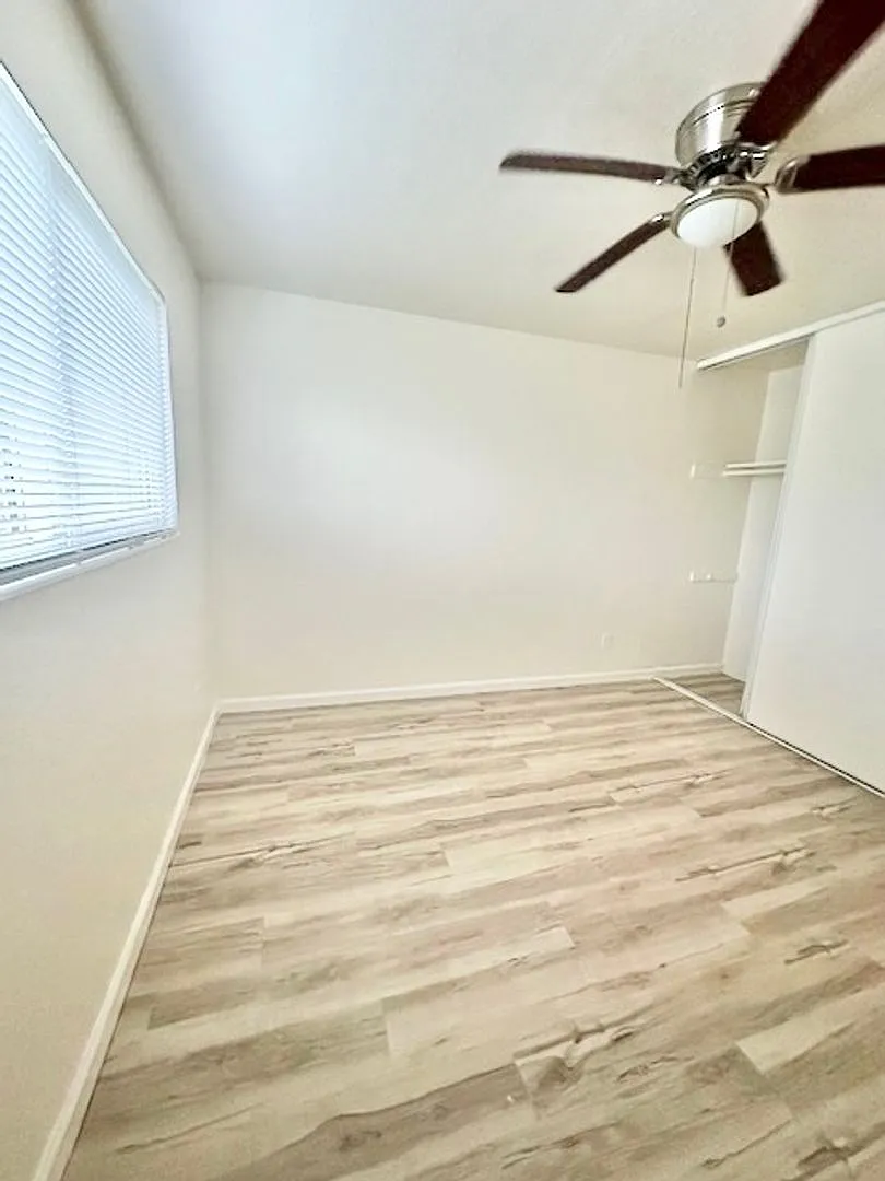 164 (510 East L) — Photo 3