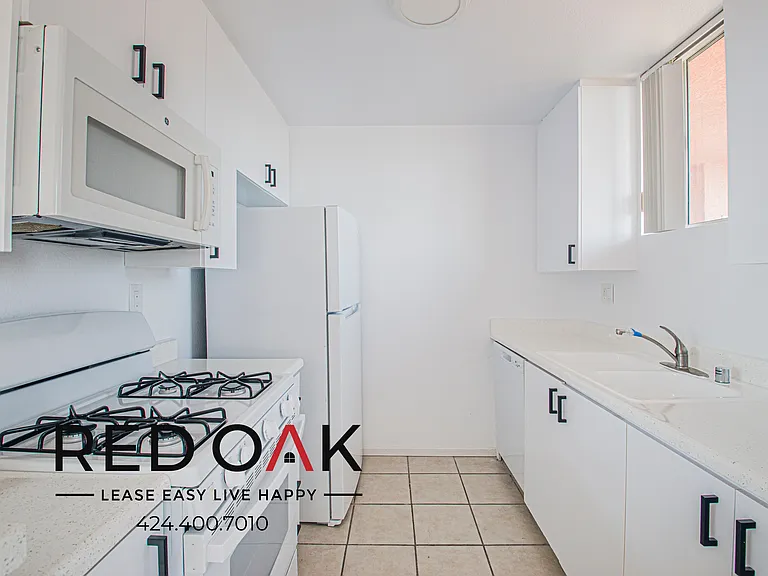 7370 Hawthorn Ave #301 — Photo 7