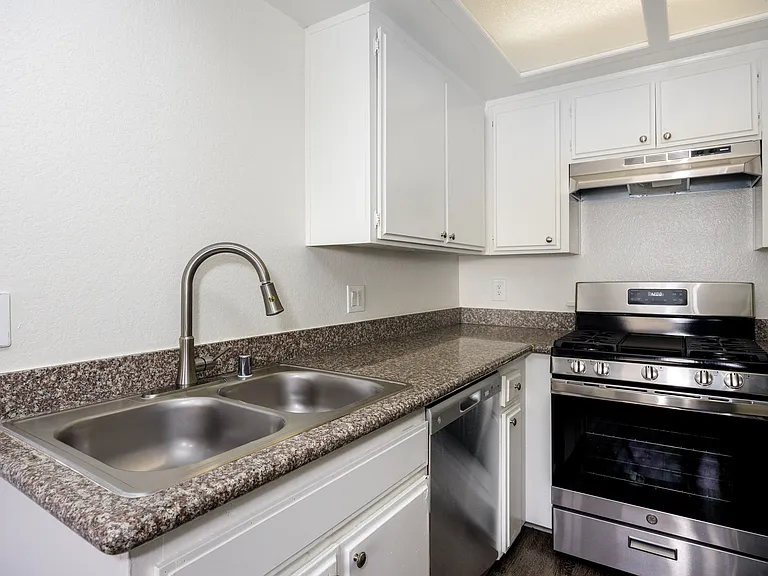 Cerise Apartments — Photo 10