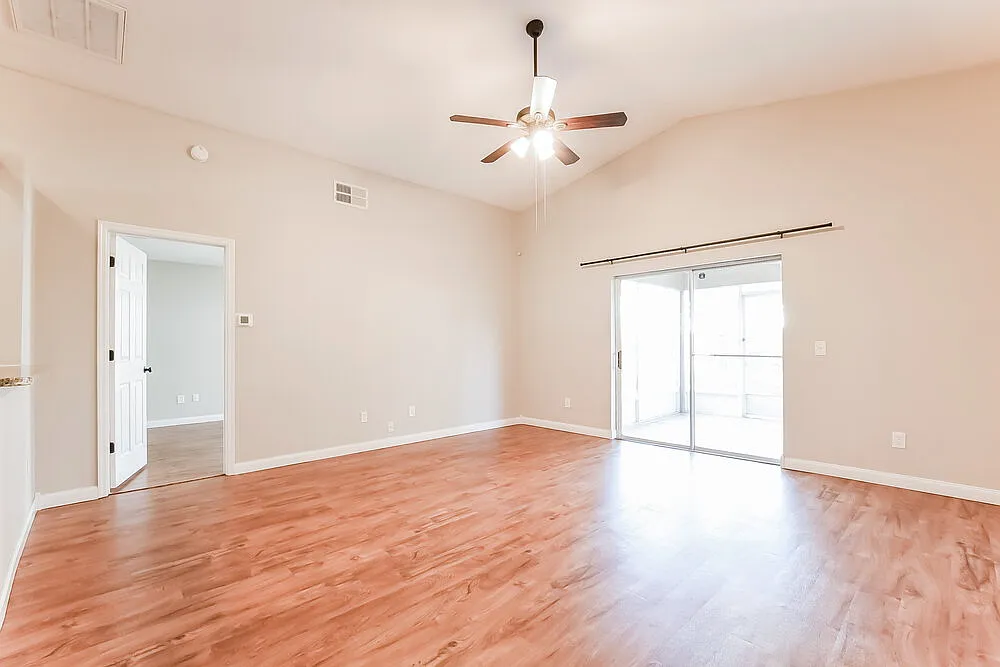 3 bed, 2.0 bath, 1236 sqft, $2,285 — Photo 3
