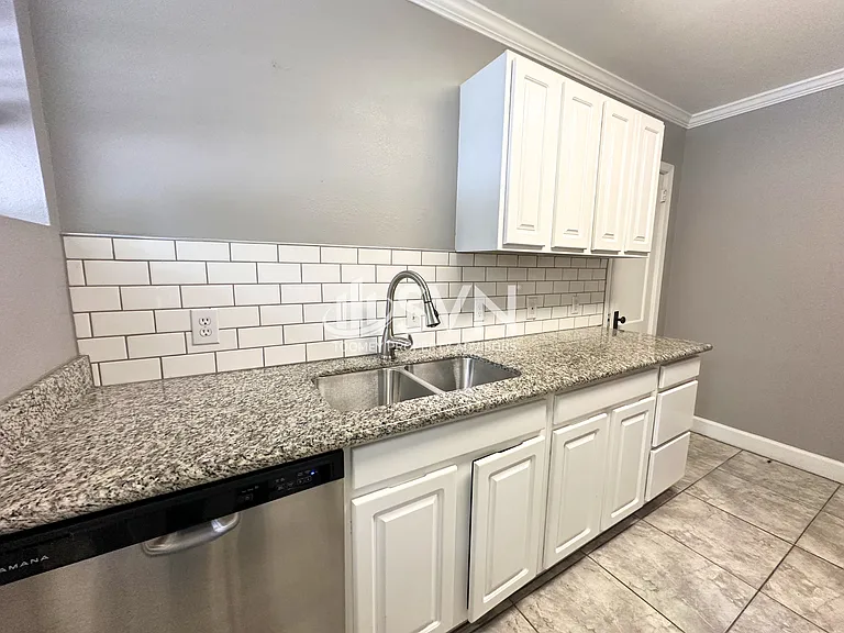 1412 Government St #3C — Photo 1