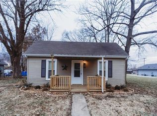 14 S Hudson St, Buckner, MO 64016