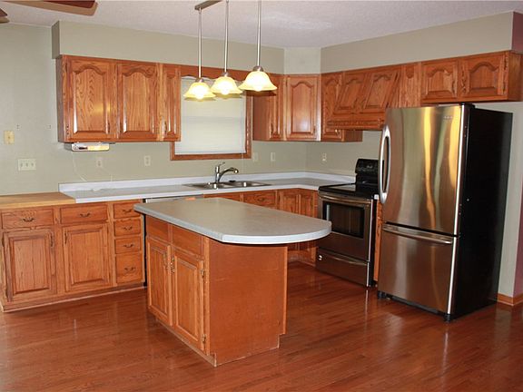 3rd image of 727 Ballentine Road SW