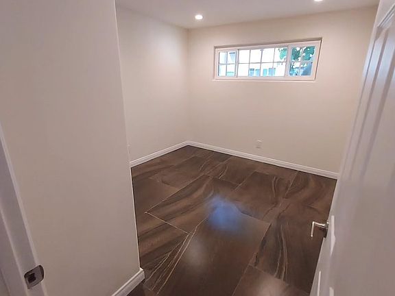 5th image of 13905 Yukon Ave