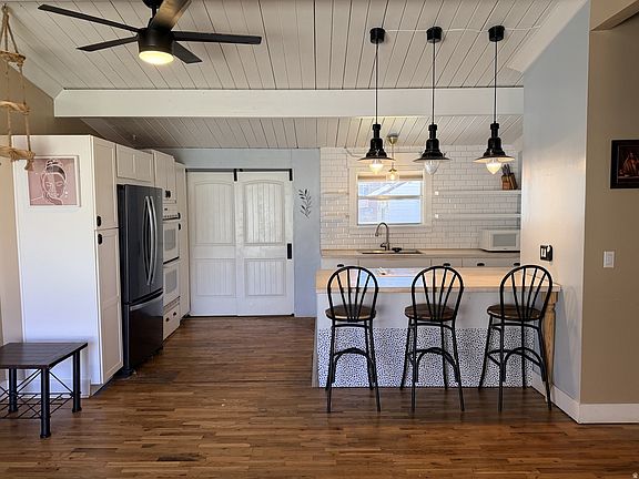 2nd image of 983 E Rancho Blvd #3