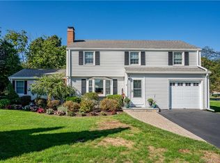 4 Crestwood Rd, West Hartford, CT 06107